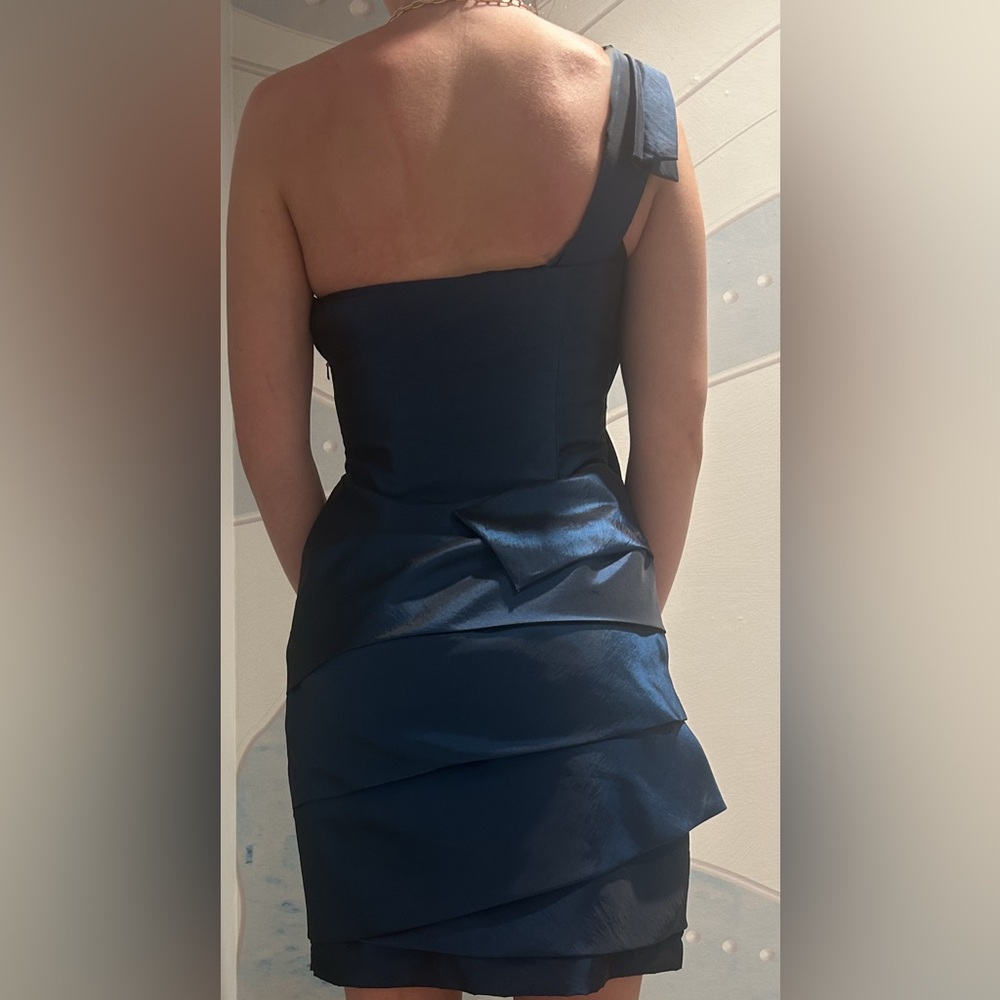 A stunning form fitting dress with an elegant neckline + sultry bold silhouette - Picture 13 of 14